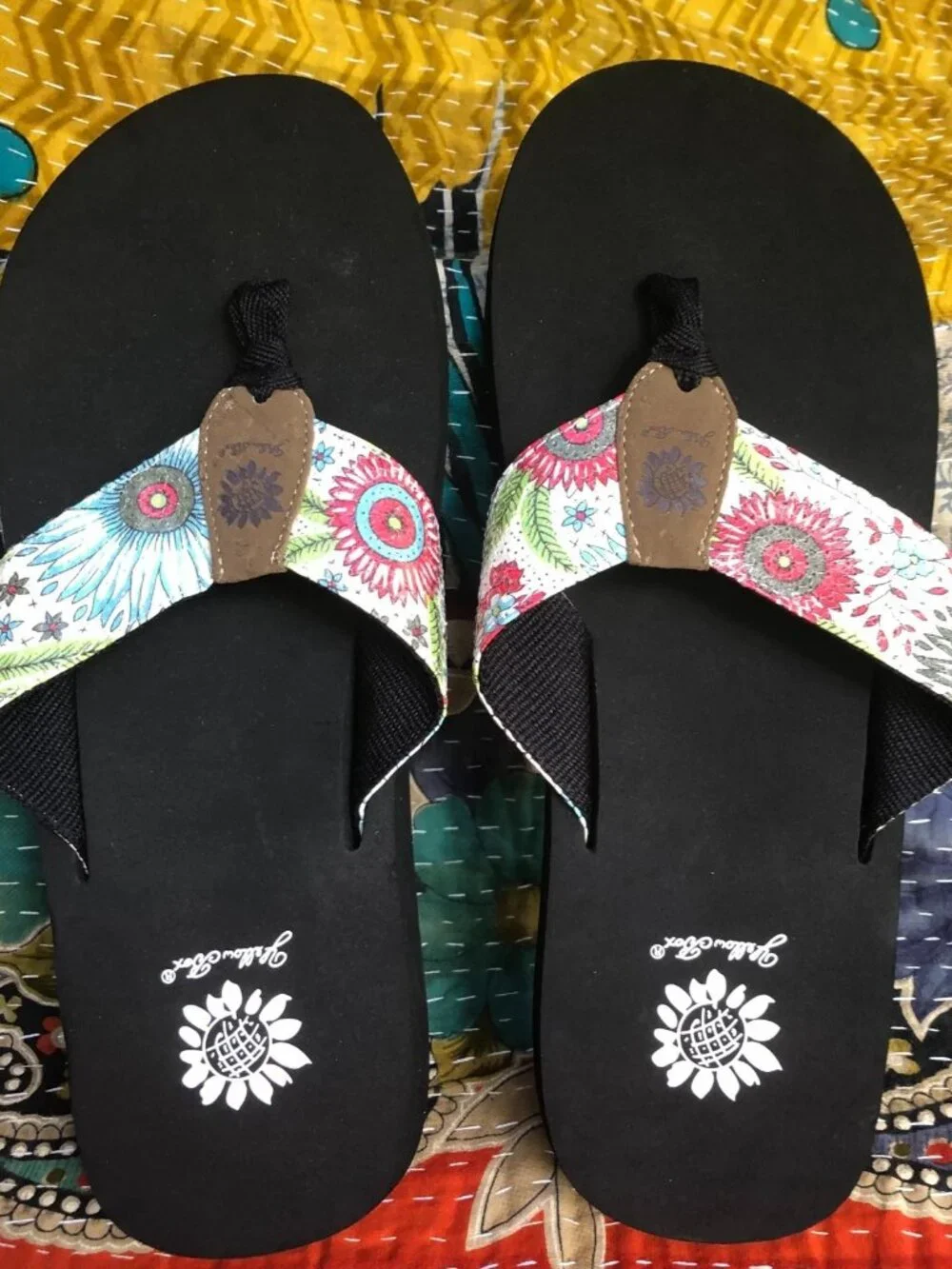 NEW Women's Yellow Box Sequined floral Flip Flops Size  10-11ish - Picture 2 of 14
